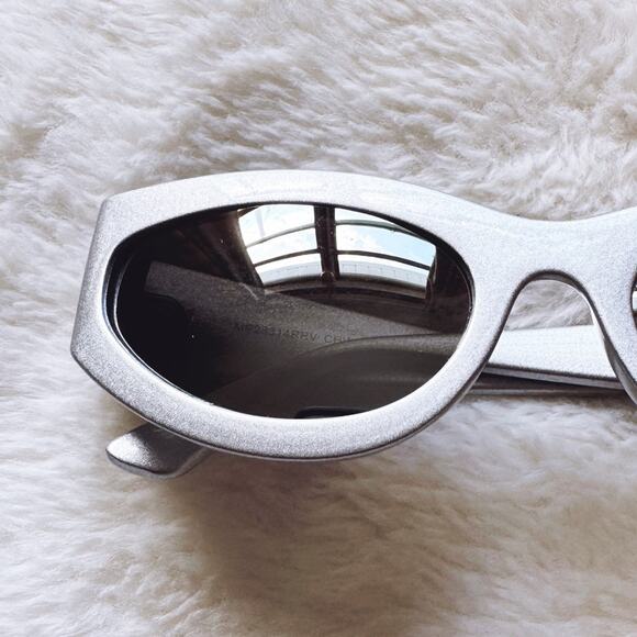 Faye Mirrored Silver Cat-Eye Sunglasses - Picture 3 of 14